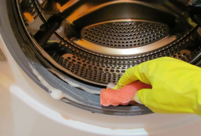 Чистка стиральной машины и избавление от болотного запаха